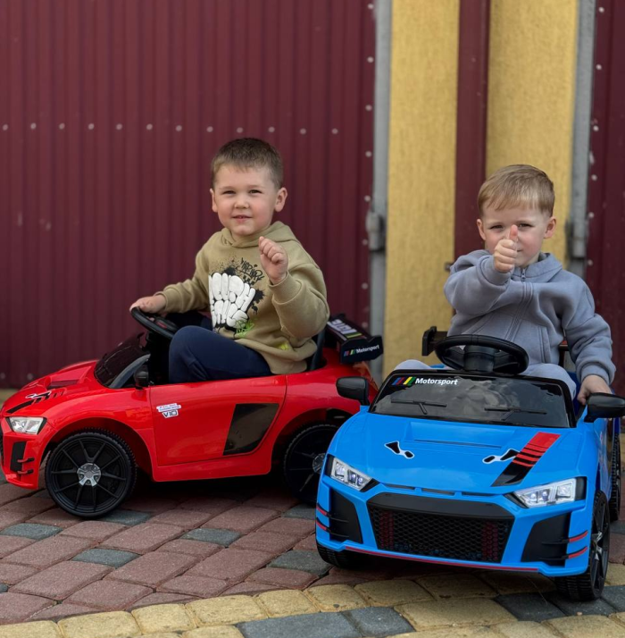 Детский электромобиль Cabrio 6V 5A (спойлер, пульт, LED-фары, звук, открывающиеся двери, педаль газа), Красный