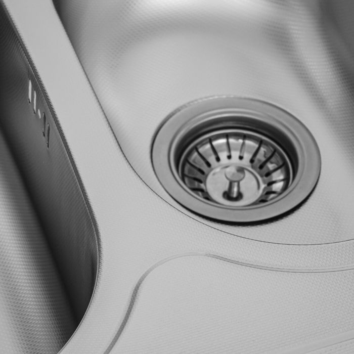 Кухонна мийка із нержавіючої сталі Platinum ДЕКОР 7050D (0,8/180 мм), R